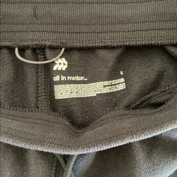 A Fundle! Basics bundle: 2 sweatpants/1 crewneck shirt - Picture 4 of 8